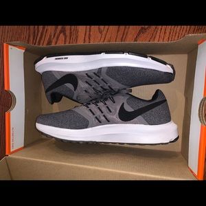 Nike run swift shoes